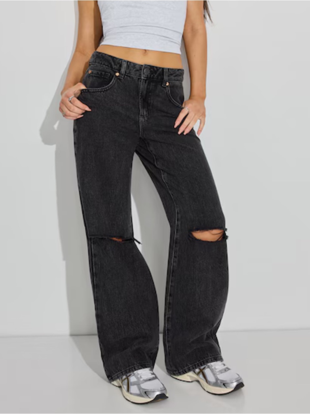 Like new Garage Black Distressed Wide-Leg Baggy Women’s Jeans, sz 3 (25-26)